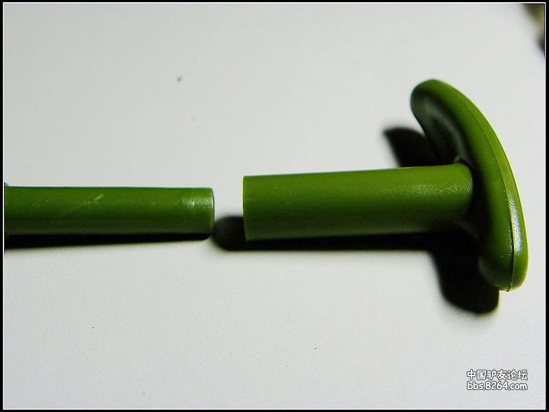 凈易單兵戶外凈水器的手柄是可拆分的，但平時(shí)不用拆開